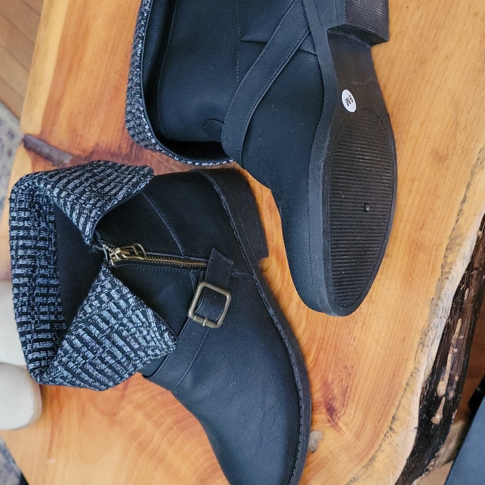 Woman's black booties